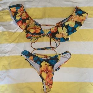 Floral tie details bikini